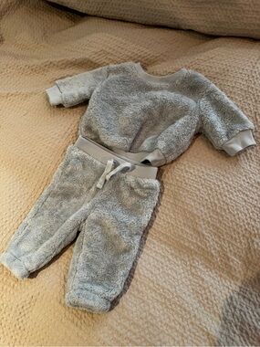 GAP Cozy Fleece Kids Matching Set in Light Gray